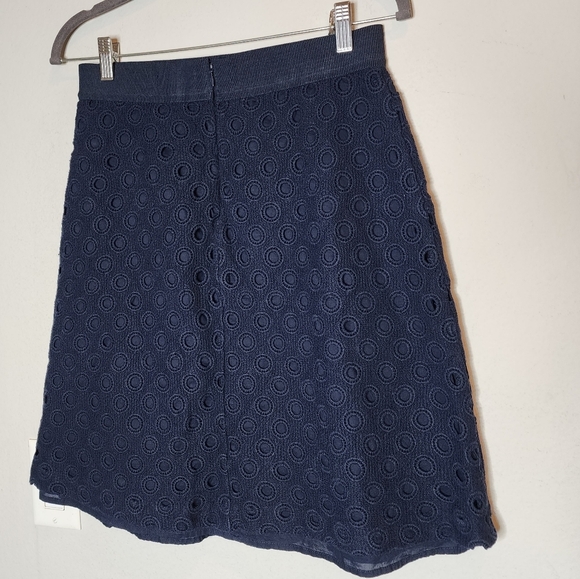 Lands' End Eyelet Navy knit a-line skirt. Women's size 8 - Picture 10 of 13